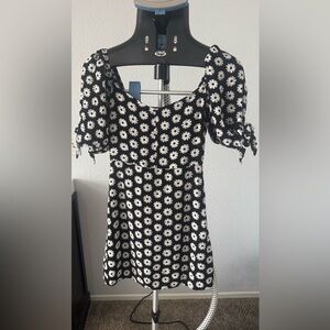 Forever 21 Black and White Daisy Mini Dress